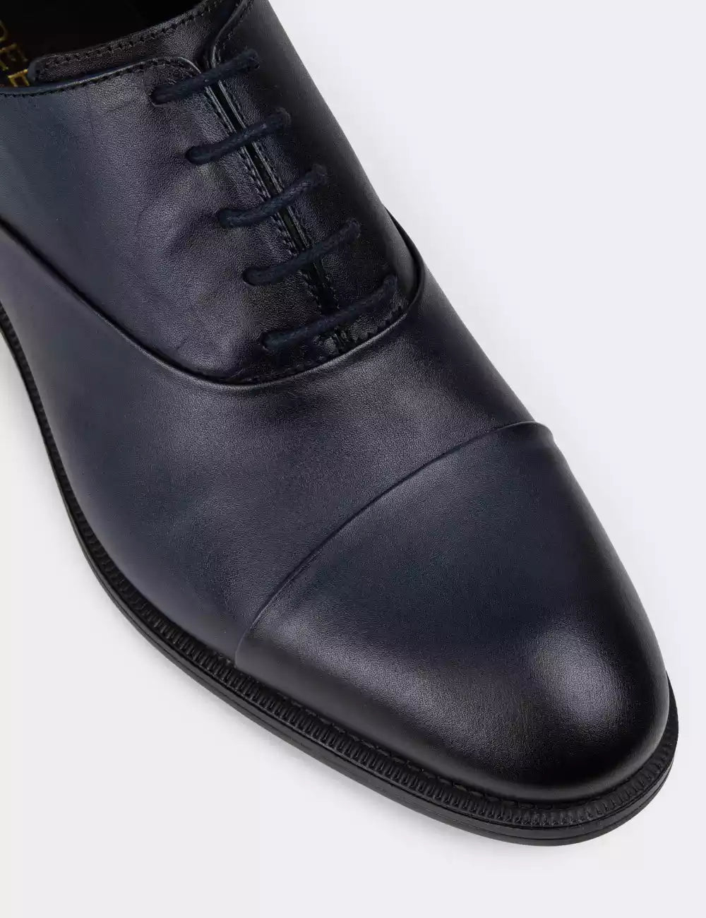 Galvare Oxford Classique – Chaussures en Cuir Véritable (Noir, Marron, Bleu Marine, Camel)