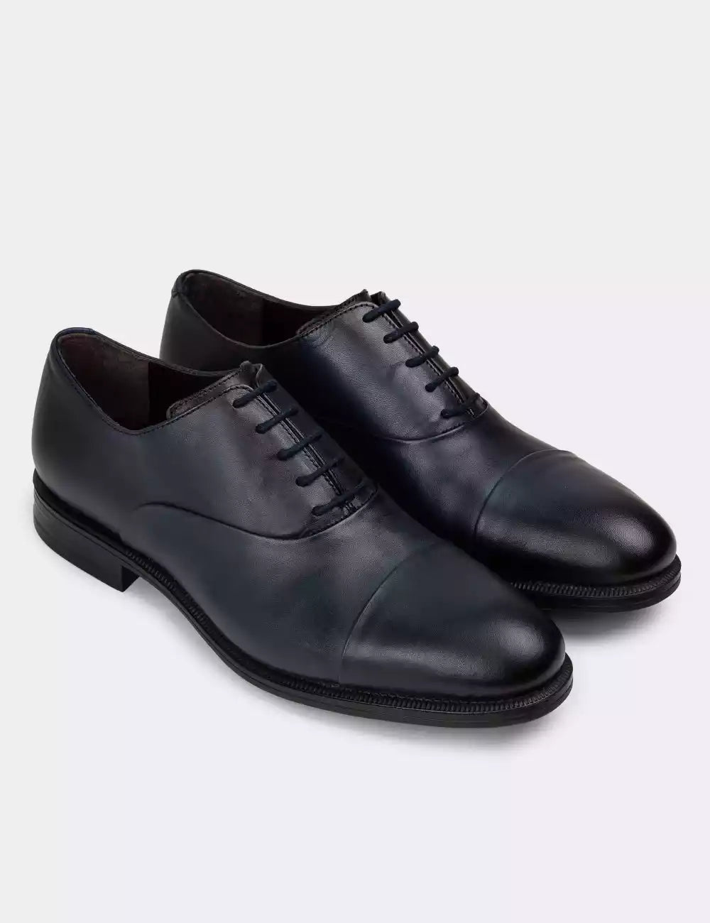 Galvare Oxford Classique – Chaussures en Cuir Véritable (Noir, Marron, Bleu Marine, Camel)